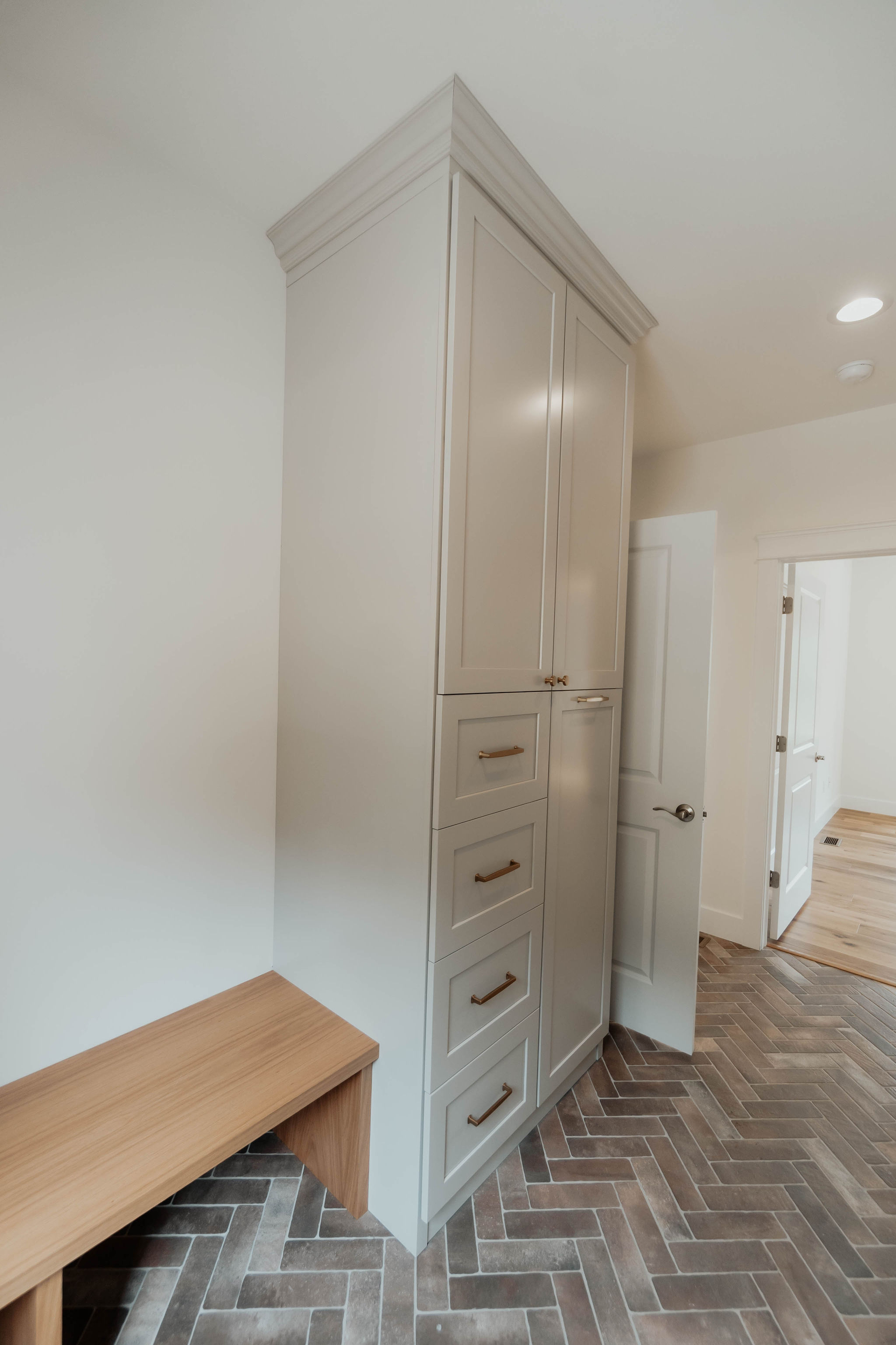 Classic Closet Design - Image 2