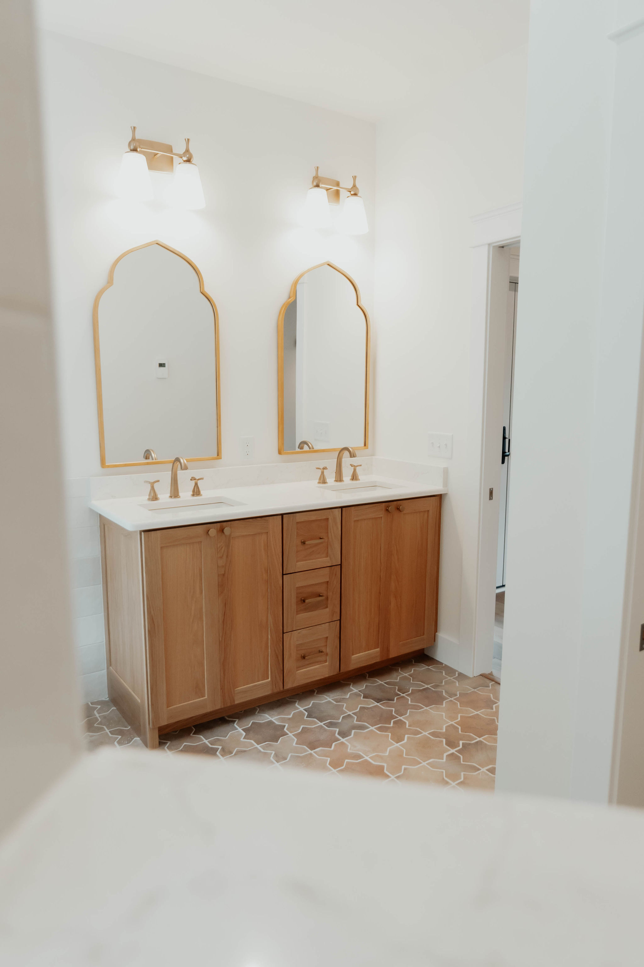 Classic Closet Design - Image 17