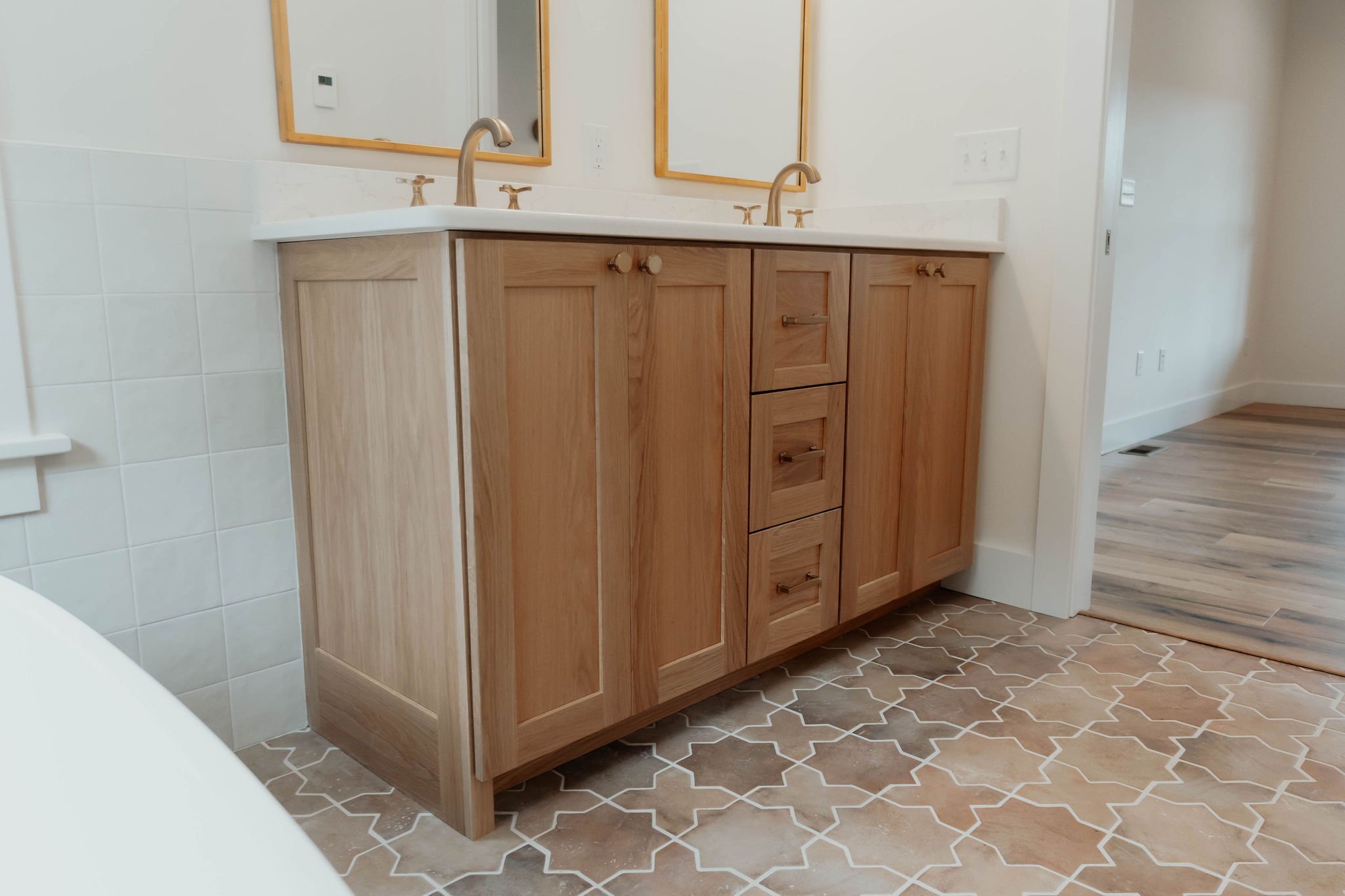 Classic Closet Design - Image 18
