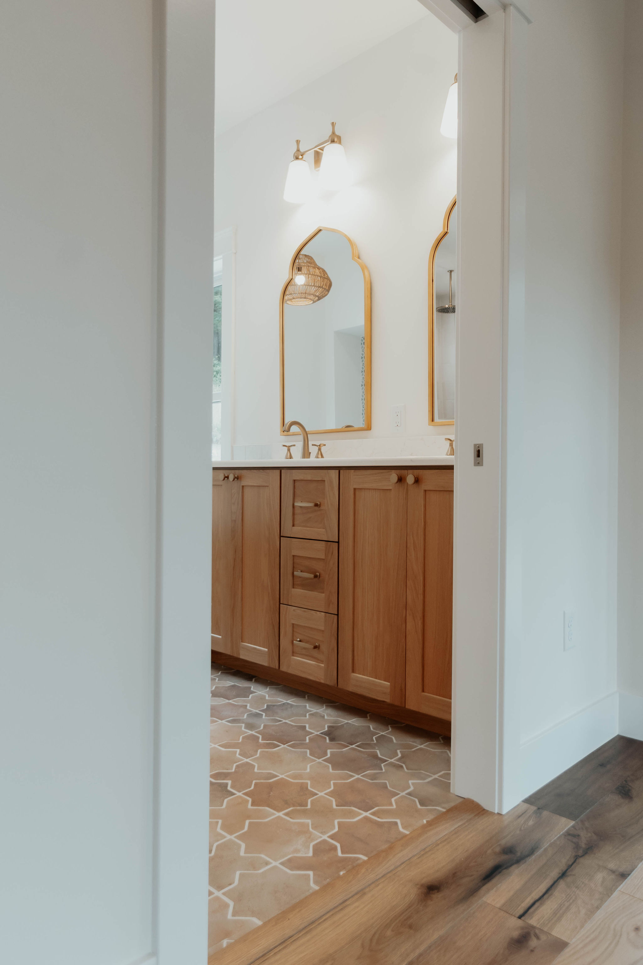 Classic Closet Design - Image 19