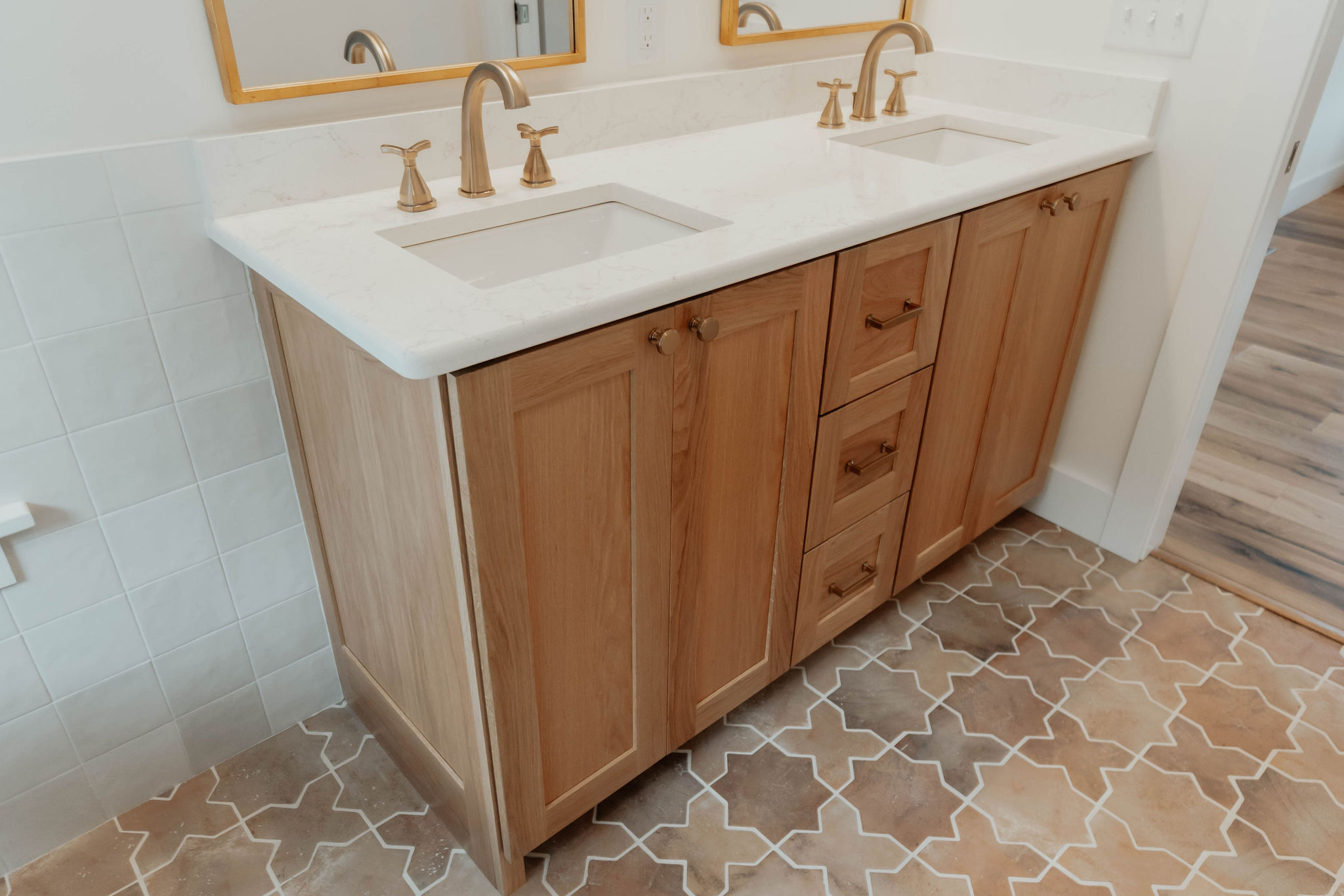 Classic Closet Design - Image 21