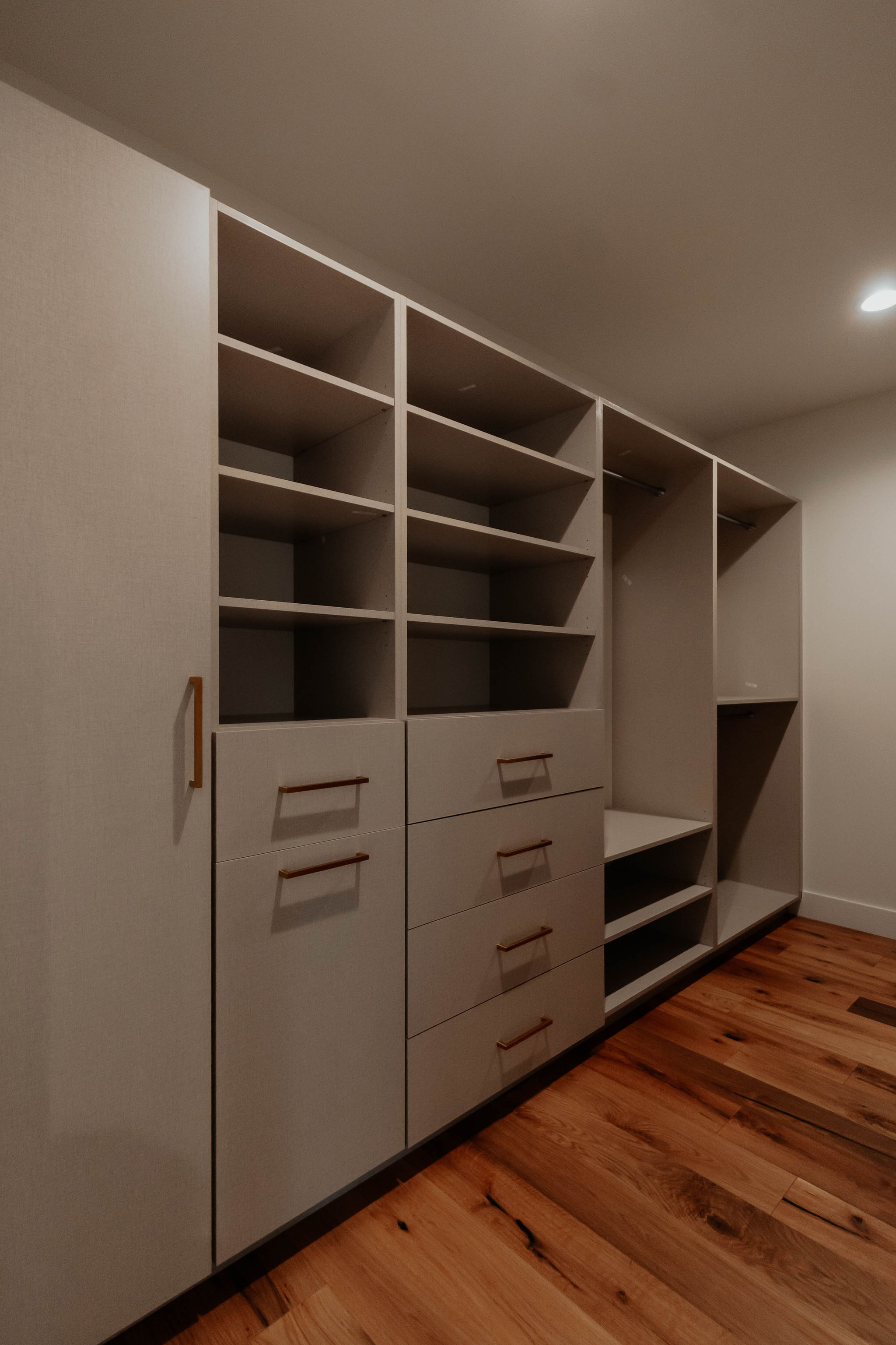 Classic Closet Design - Image 24