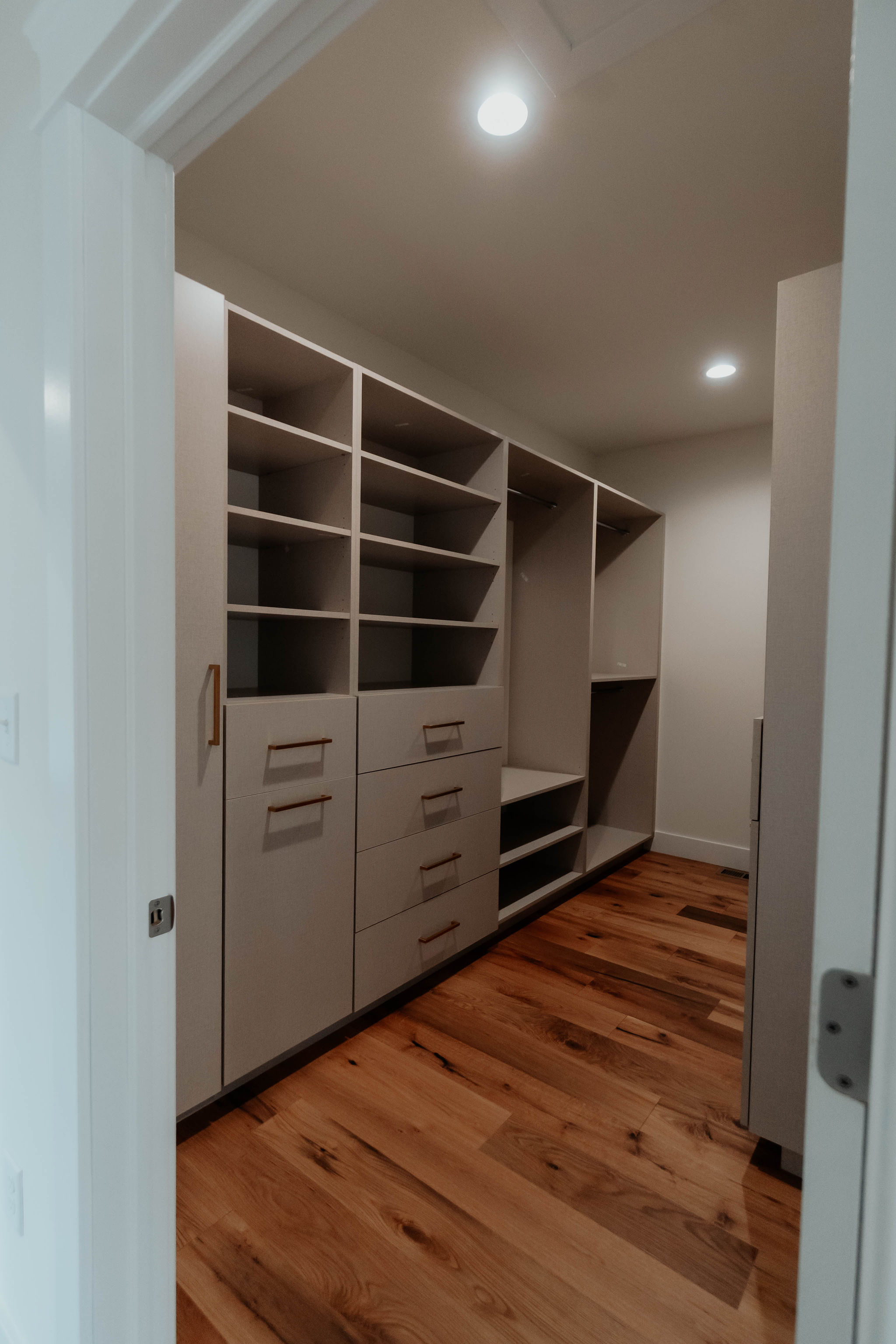 Classic Closet Design - Image 27